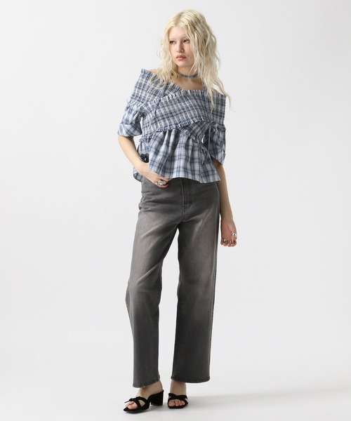 FOREVER 21（フォーエバー トゥエンティーワン）の「【2025SS】チョーカー付きオフショルブラウス半袖（シャツ/ブラウス・レディース・ブラック/グレー/ブルー・FREE）」の5枚目の写真