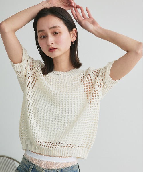 ad thie(アドティエ)の「スパンコール メッシュニット プルオーバー(ニット/セーター・レディース・ライトグレー/ベージュ/オフホワイト/ブラック・FREE)」の11枚目の写真