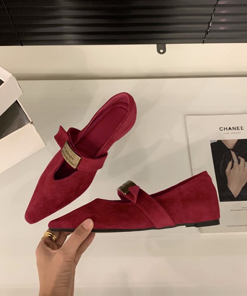 MILAE(ミレ)の「プレート付きストラップポインテッドトゥパンプス(パンプス・レディース・レッド/ブラック・24.5cm/24cm/23.5cm/23cm)」の6枚目の写真
