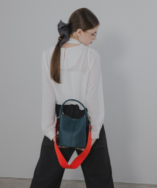 antic rag（アンティックラグ）の「Lamine ラミネ（ハンドバッグ・レディース・ブラック/シルバー/イエロー/ベージュ/グリーン/ピンク/ブルーグリーン/マスタード/アッシュブラウン・FREE）」の5枚目の写真