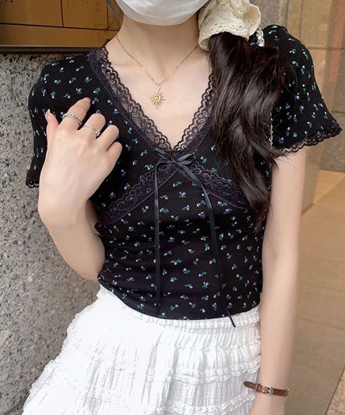 T595♪ レディース　花柄半袖トップス　サイズM 新品 花柄 ブラウス 洋服 サイズ95 シャツ トップス 半袖Tシャツ