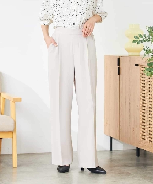 a.v.v（アーヴェヴェ）の「【接触冷感/洗える/イージーケア】美ラクるスッキリ見えワイドパンツ（その他パンツ・レディース・グレー系その他/ブラック/ネイビー/モカ・36/38/40/42/34）」の2枚目の写真