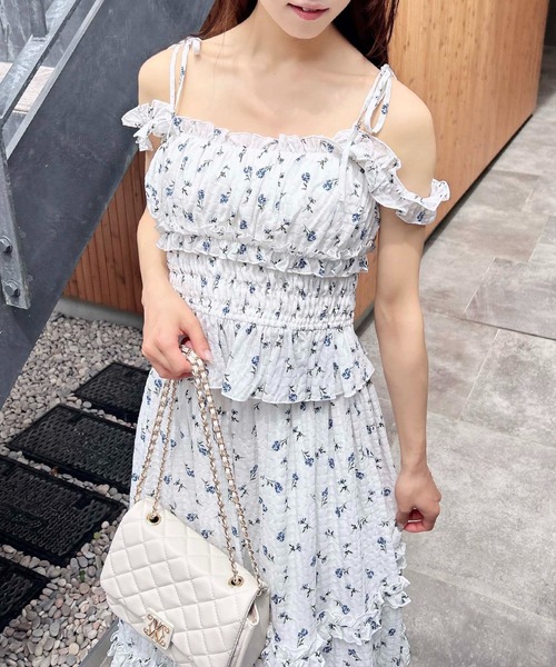 INGNI（イング）の「花柄2Wayフリルノースリブラウス(セットアップ対応)（シャツ/ブラウス・レディース・ホワイト×ブルー/ブラック×ブルー/ホワイト×イエロー・M）」の2枚目の写真