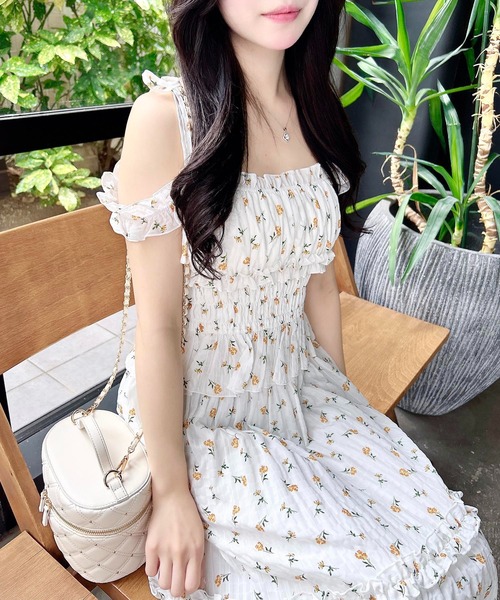 INGNI（イング）の「花柄2Wayフリルノースリブラウス(セットアップ対応)（シャツ/ブラウス・レディース・ホワイト×ブルー/ブラック×ブルー/ホワイト×イエロー・M）」の3枚目の写真