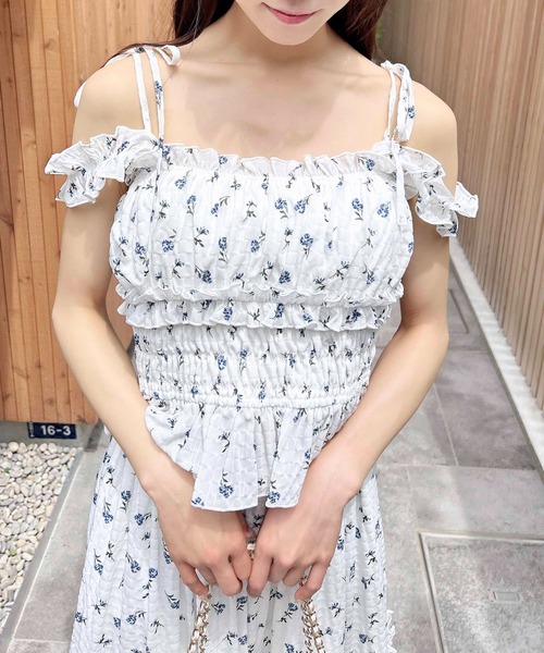 INGNI（イング）の「花柄2Wayフリルノースリブラウス(セットアップ対応)（シャツ/ブラウス・レディース・ホワイト×ブルー/ブラック×ブルー/ホワイト×イエロー・M）」の4枚目の写真