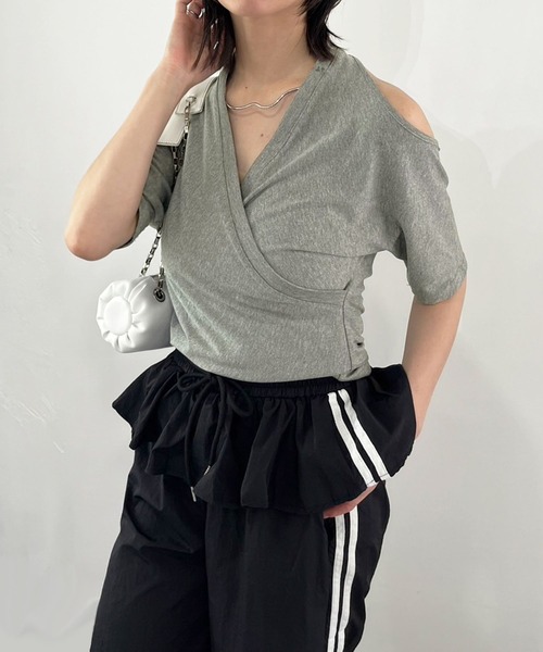 Jewelobe(ジュエローブ)の「バックオープンホルターネックTシャツ(Tシャツ/カットソー・レディース・ブラック/グレー・FREE)」の1枚目の写真