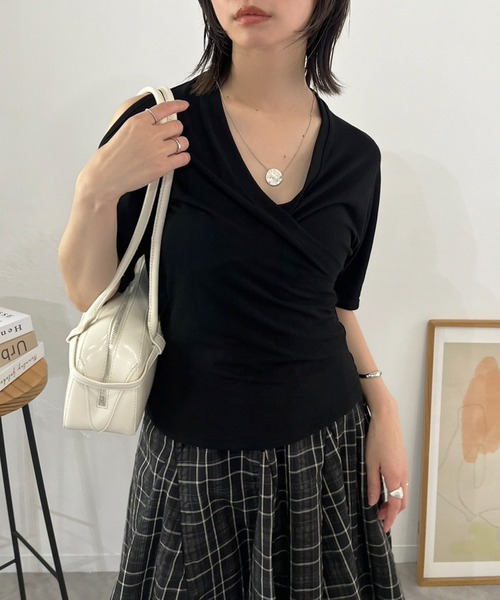 Jewelobe(ジュエローブ)の「バックオープンホルターネックTシャツ(Tシャツ/カットソー・レディース・ブラック/グレー・FREE)」の9枚目の写真