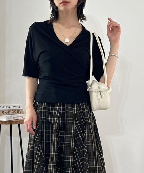 Jewelobe(ジュエローブ)の「バックオープンホルターネックTシャツ(Tシャツ/カットソー・レディース・ブラック/グレー・FREE)」の10枚目の写真