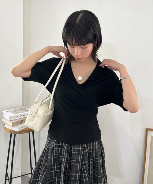 Jewelobe(ジュエローブ)の「バックオープンホルターネックTシャツ(Tシャツ/カットソー・レディース・ブラック/グレー・FREE)」の11枚目の写真