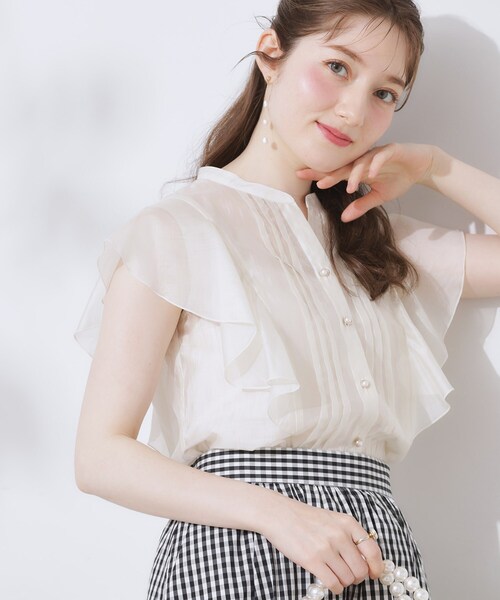 couture brooch（クチュールブローチ）の「【洗える・オシャレな透け感】タックデザインフレア袖シアーブラウス（シャツ/ブラウス・レディース・サンドベージュ/アイボリー/ブラック・36/38/42）」の7枚目の写真