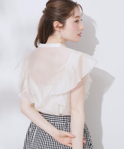 couture brooch（クチュールブローチ）の「【洗える・オシャレな透け感】タックデザインフレア袖シアーブラウス（シャツ/ブラウス・レディース・サンドベージュ/アイボリー/ブラック・36/38/42）」の9枚目の写真