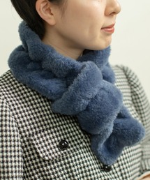 child woman　フェイクファーはめ込み花モチーフ　マフラー　ネイビー CHILD WOMAN（チャイルドウーマン）の「フェイクファー はめ込み