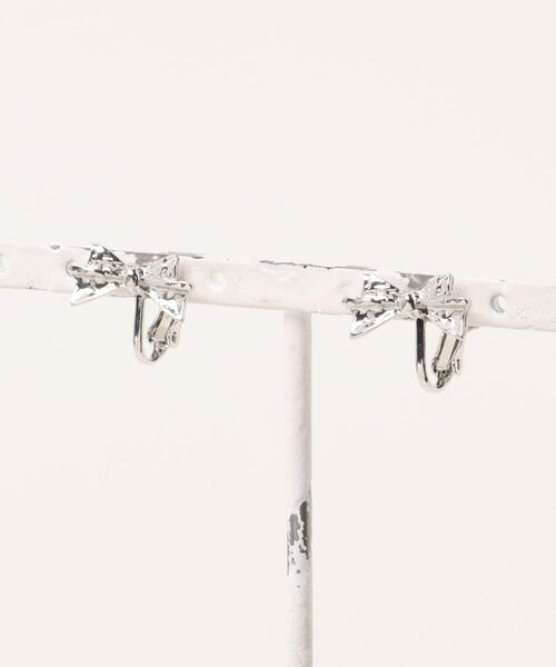 FOREVER 21（フォーエバー トゥエンティーワン）の「ミニリボンイヤリング（イヤリング・レディース・ゴールド/シルバー・FREE）」の8枚目の写真