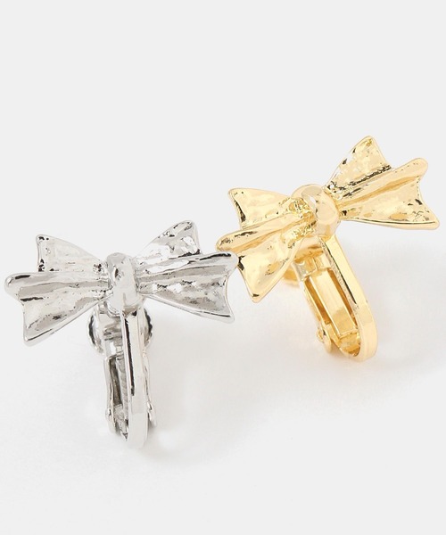 FOREVER 21（フォーエバー トゥエンティーワン）の「ミニリボンイヤリング（イヤリング・レディース・ゴールド/シルバー・FREE）」の6枚目の写真