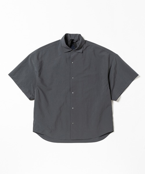 meanswhile(ミーンズワイル)の「Detachable Sleeve Snap SH(シャツ/ブラウス・メンズ・チャコール/ベージュ系その他・1(S)/3(L))」の2枚目の写真