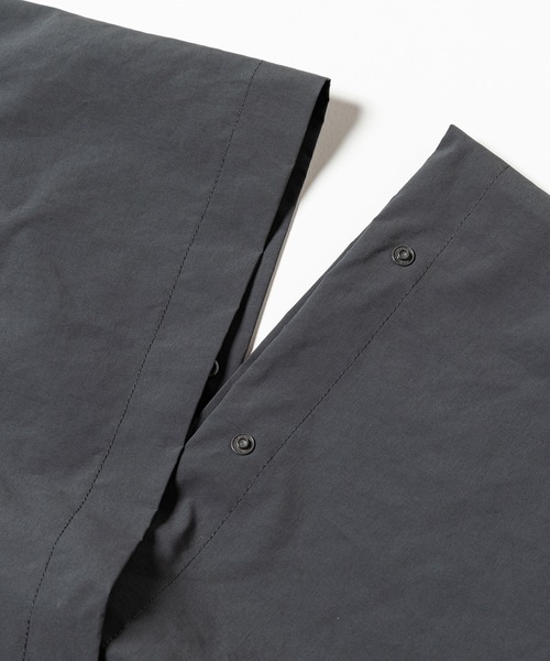 meanswhile(ミーンズワイル)の「Detachable Sleeve Snap SH(シャツ/ブラウス・メンズ・チャコール/ベージュ系その他・1(S)/3(L))」の9枚目の写真