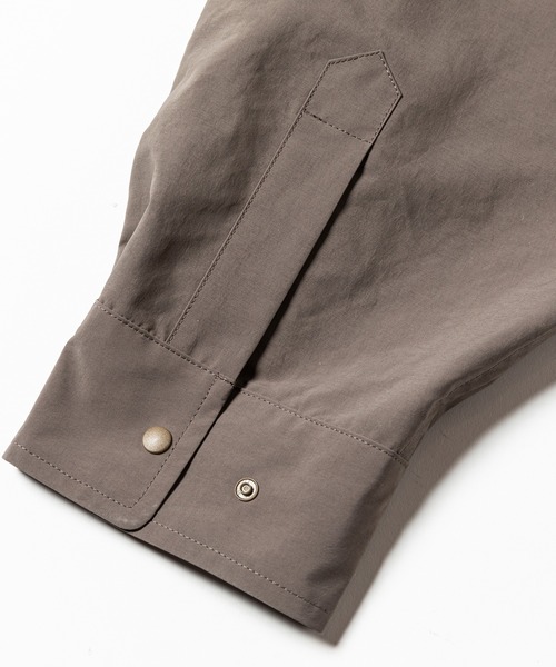 meanswhile(ミーンズワイル)の「Detachable Sleeve Snap SH(シャツ/ブラウス・メンズ・チャコール/ベージュ系その他・1(S)/3(L))」の14枚目の写真