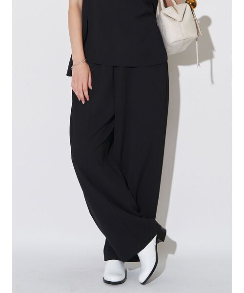 ELENDEEK(エレンディーク)の「ジョーゼットリラックスパンツ【セットアップ対応】(その他パンツ・レディース・グリーン/ブラック/オフホワイト・01/02)」の2枚目の写真