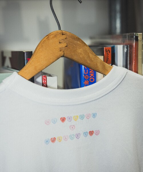 BEAMS T（ビームスティー）の「Hi Bridge Books / Dog T-shirt（Tシャツ/カットソー・メンズ・ホワイト・XS/S/L/M）」の2枚目の写真