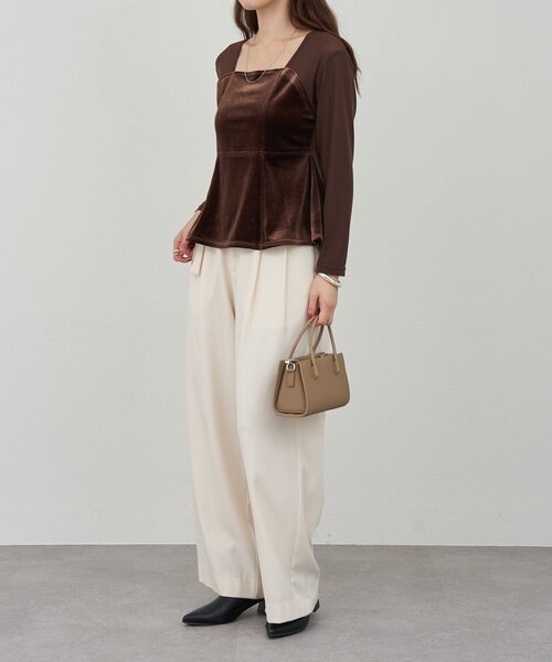 SHENERY（シーナリー）の「《すっきり見え》ベロアペプラムトップス（シャツ/ブラウス・レディース・ブラック/ブラウン・FREE）」の11枚目の写真