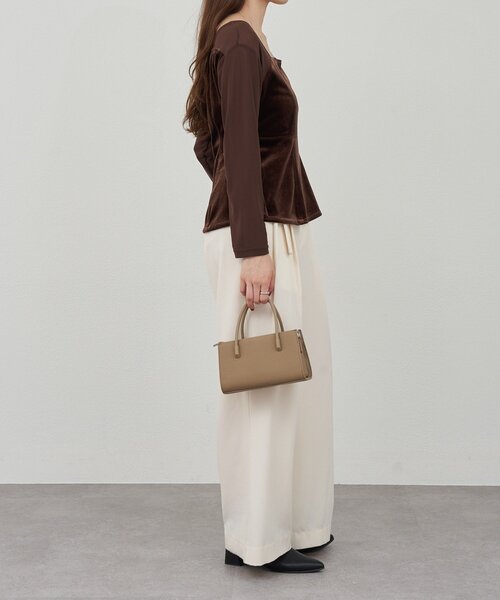 SHENERY（シーナリー）の「《すっきり見え》ベロアペプラムトップス（シャツ/ブラウス・レディース・ブラック/ブラウン・FREE）」の14枚目の写真