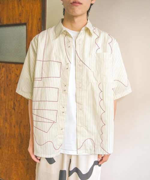 PAMM(パム)の「寛大なインテリアのストライプ刺繍シャツ(シャツ/ブラウス・レディース・ブルー/イエロー・フリー)」の2枚目の写真