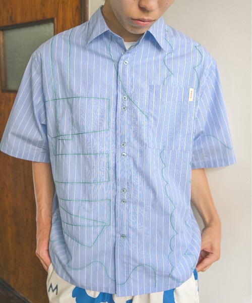 PAMM(パム)の「寛大なインテリアのストライプ刺繍シャツ(シャツ/ブラウス・レディース・ブルー/イエロー・フリー)」の5枚目の写真