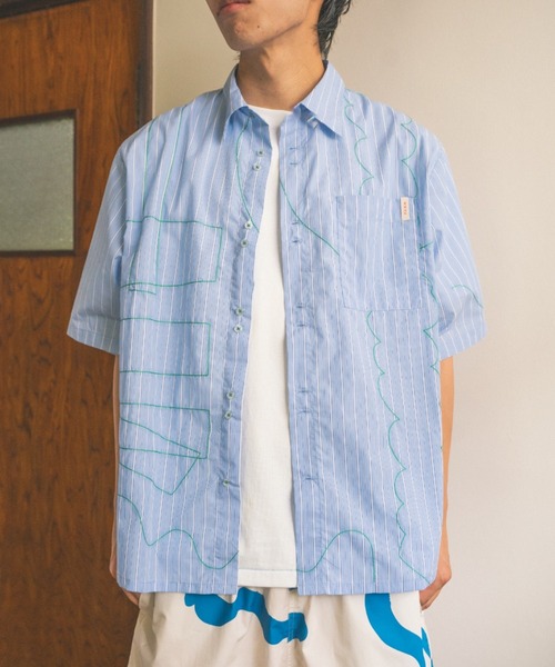 PAMM(パム)の「寛大なインテリアのストライプ刺繍シャツ(シャツ/ブラウス・レディース・ブルー/イエロー・フリー)」の3枚目の写真