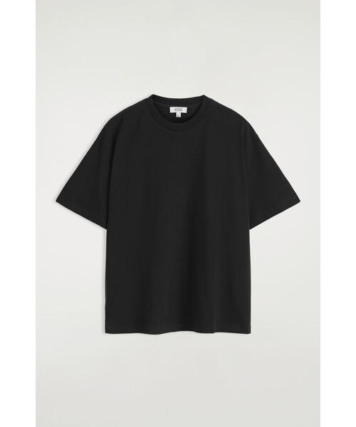 COS（コス）の「オーバーサイズ ライトウェイト コットンTシャツ（Tシャツ/カットソー・メンズ・ネイビー/ブラック/ダークブルー/ブルー/ホワイト/ホワイト系/ベージュ/ダークグリーン/ライトブラウン・XL/S/XS/M/L/XXL）」の10枚目の写真