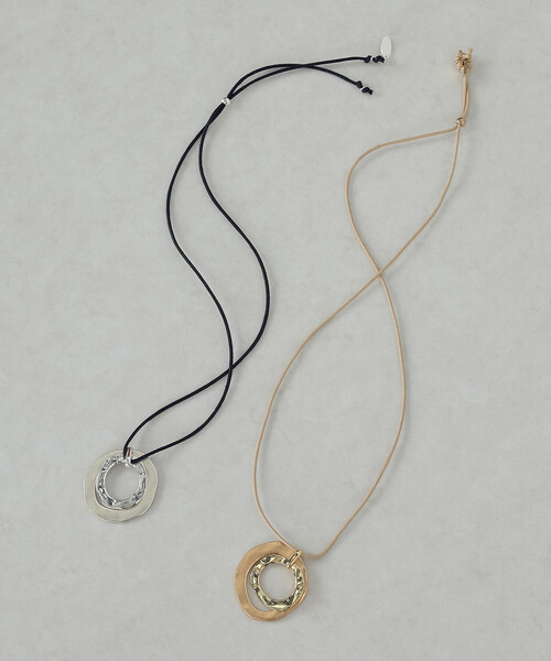 COMME CA ISM（コムサイズム）の「ダブルリング スライドネックレス（ネックレス・レディース・シルバー/ゴールド・FREE）」の3枚目の写真