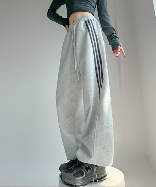 mushwear（マッシュウェア）の「フレアトラックスウェット（スウェットパンツ・メンズ・ライトグレー/レッド/ブラック/グレー・SMALL/LARGE/MEDIUM/X-LARGE）」の3枚目の写真