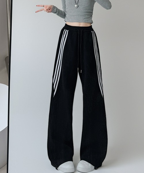 mushwear（マッシュウェア）の「フレアトラックスウェット（スウェットパンツ・メンズ・ライトグレー/レッド/ブラック/グレー・SMALL/LARGE/MEDIUM/X-LARGE）」の2枚目の写真