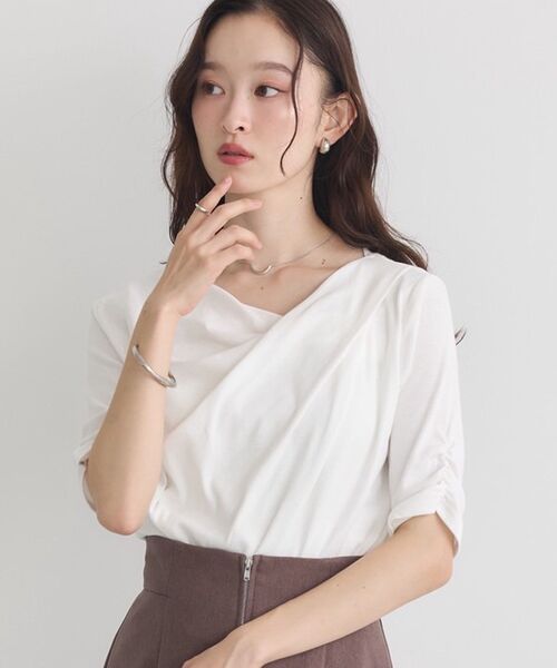 earth music&ecology（アースミュージックアンドエコロジー）の「ドレープデザインカットソー（Tシャツ/カットソー・レディース・ブラック/オフホワイト/ブラウン・FREE）」の4枚目の写真