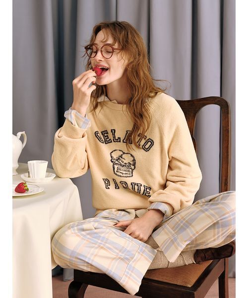 gelato pique（ジェラートピケ）の「スターロゴジャガードプルオーバー