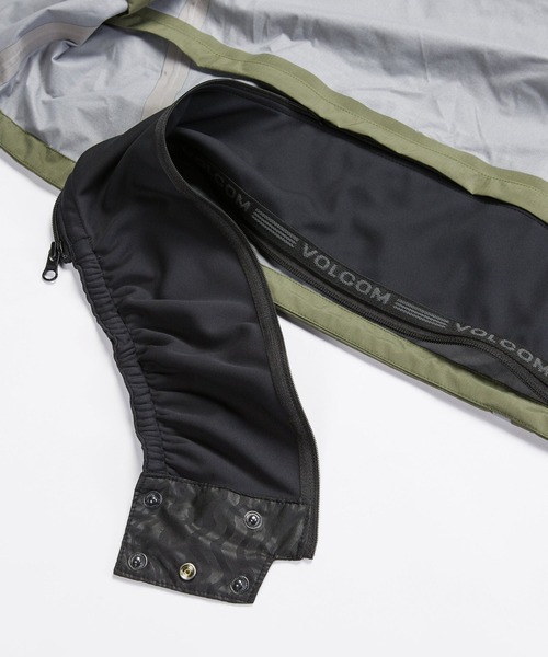 VOLCOM（ボルコム）の「【VOLCOM/ボルコム】 Mens Side Hit Shell Jacket /アイコンワンポイントスキースノーボードシェルジャケット（その他アウター・メンズ・オリーブ・LARGE/X-LARGE）」の3枚目の写真
