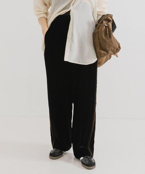 URBAN RESEARCH（アーバンリサーチ）の「サイドラインベロアイージーパンツ（その他パンツ・レディース・ブラック/ブラウン・36/38）」の17枚目の写真