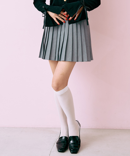 Mi-je(ミジェ)の「ロゴプレートプリーツスカート【韓国ファッション】(スカート・レディース・ベージュ/グレー・S/M)」の2枚目の写真