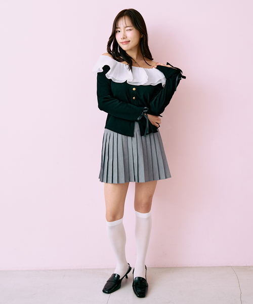 Mi-je(ミジェ)の「ロゴプレートプリーツスカート【韓国ファッション】(スカート・レディース・ベージュ/グレー・S/M)」の3枚目の写真