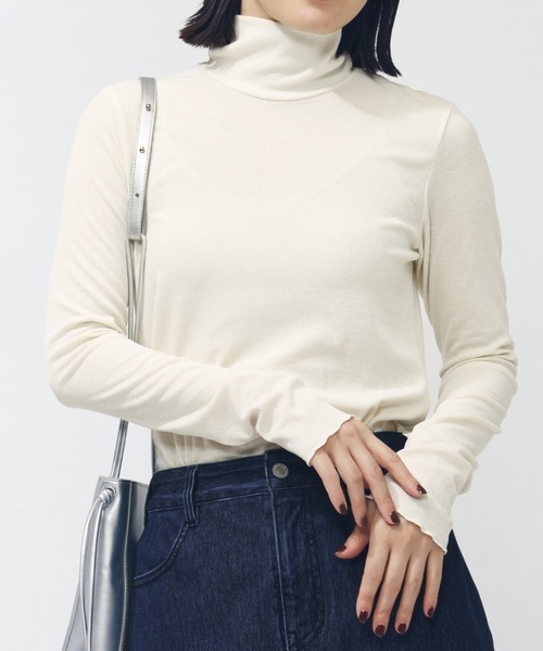 TIGORA(ティゴラ)の「ティゴラ TIGORA ストレッチリブハイネックTシャツ(Tシャツ/カットソー・レディース・グリーン/ブラック/チャコールグレー/オフホワイト・S/M/L/XL)」の2枚目の写真