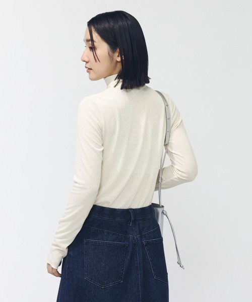 TIGORA(ティゴラ)の「ティゴラ TIGORA ストレッチリブハイネックTシャツ(Tシャツ/カットソー・レディース・グリーン/ブラック/チャコールグレー/オフホワイト・S/M/L/XL)」の17枚目の写真