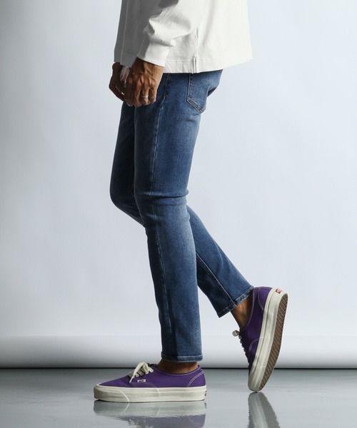 The DUFFER of ST.GEORGE（ザダファーオブセントジョージ）の「STANDARD SLIM JEANS "UW"：DUFFER定番 ユーズドウォッシ スキニーデニム スリムジーンズ（デニムパンツ・メンズ・ライトインディゴブルー・X-LARGE/LARGE/MEDIUM/SMALL）」の10枚目の写真