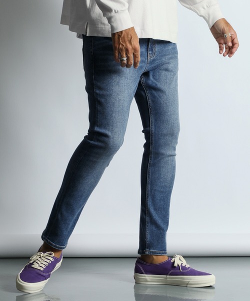 The DUFFER of ST.GEORGE（ザダファーオブセントジョージ）の「STANDARD SLIM JEANS "UW"：DUFFER定番 ユーズドウォッシ スキニーデニム スリムジーンズ（デニムパンツ・メンズ・ライトインディゴブルー・X-LARGE/LARGE/MEDIUM/SMALL）」の8枚目の写真
