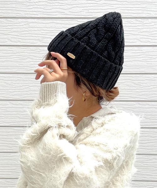 Q（キュー）の「ケーブルニットワッチ（ニットキャップ/ビーニー・レディース・アイボリー/チャコールグレー・ONE SIZE）」の2枚目の写真