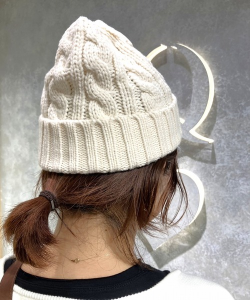 Q（キュー）の「ケーブルニットワッチ（ニットキャップ/ビーニー・レディース・アイボリー/チャコールグレー・ONE SIZE）」の10枚目の写真