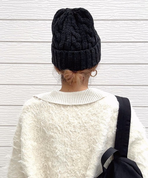 Q（キュー）の「ケーブルニットワッチ（ニットキャップ/ビーニー・レディース・アイボリー/チャコールグレー・ONE SIZE）」の5枚目の写真