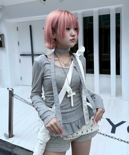 Never mind the XU / Chikashitsu+(ネバーマインド ザ エックスユー / チカシツプラス)の「【nmtc+】tie set check lace long sleeve / 【エヌエムティーシープラス】タイ付きチェックレース切り替え長袖Tシャツ(Tシャツ/カットソー・レディース・ホワイト/チャコール/グレー・ONE SIZE)」の2枚目の写真