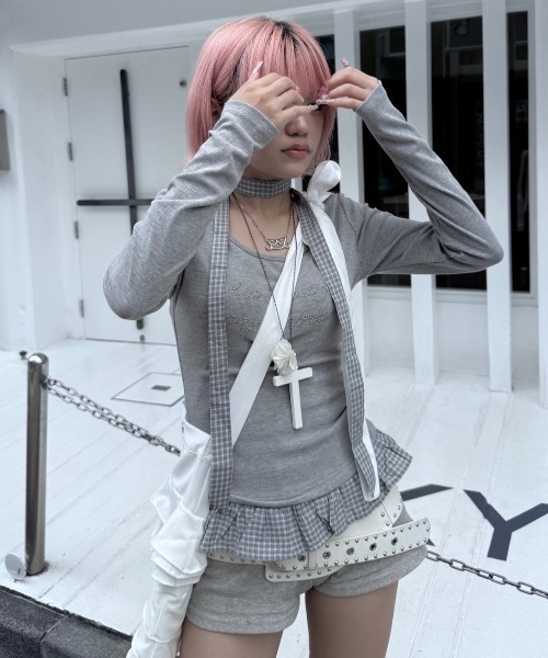 Never mind the XU / Chikashitsu+(ネバーマインド ザ エックスユー / チカシツプラス)の「【nmtc+】tie set check lace long sleeve / 【エヌエムティーシープラス】タイ付きチェックレース切り替え長袖Tシャツ(Tシャツ/カットソー・レディース・ホワイト/チャコール/グレー・ONE SIZE)」の19枚目の写真