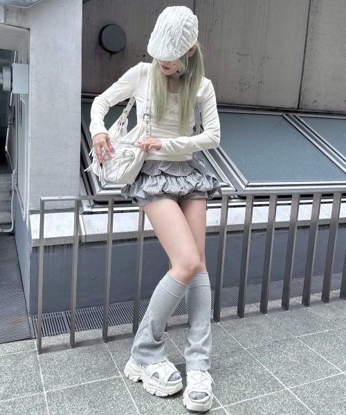 Never mind the XU / Chikashitsu+(ネバーマインド ザ エックスユー / チカシツプラス)の「【nmtc+】tie set check lace long sleeve / 【エヌエムティーシープラス】タイ付きチェックレース切り替え長袖Tシャツ(Tシャツ/カットソー・レディース・ホワイト/チャコール/グレー・ONE SIZE)」の9枚目の写真