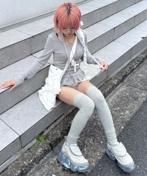 Never mind the XU / Chikashitsu+(ネバーマインド ザ エックスユー / チカシツプラス)の「【nmtc+】tie set check lace long sleeve / 【エヌエムティーシープラス】タイ付きチェックレース切り替え長袖Tシャツ(Tシャツ/カットソー・レディース・ホワイト/チャコール/グレー・ONE SIZE)」の15枚目の写真