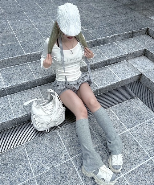 Never mind the XU / Chikashitsu+(ネバーマインド ザ エックスユー / チカシツプラス)の「【nmtc+】tie set check lace long sleeve / 【エヌエムティーシープラス】タイ付きチェックレース切り替え長袖Tシャツ(Tシャツ/カットソー・レディース・ホワイト/チャコール/グレー・ONE SIZE)」の10枚目の写真